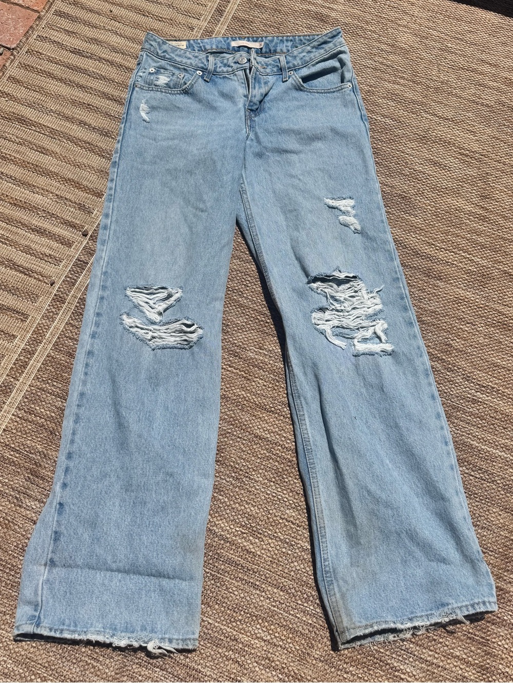 Light Blue Distressed low rise baggy Women’s Levi Jeans